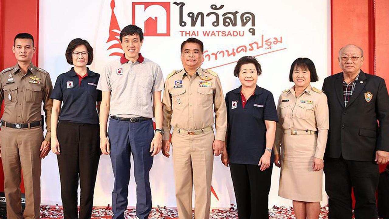 47นครปฐม ภิญโญ ประกอบผล รอง ผวจ.นครปฐม เปิด “ไทวัสดุ” ร้านวัสดุก่อสร้างและสินค้าตกแต่งบ้าน โดยมี สุทธิสาร จิราธิวัฒน์, พ.ต.ท.พีระเดช เจริญเดช, กาญจนา ชมมี, คำนวณ ไพโรจน์สถาพร และ ปาริชาติ ยามวินิจ มาร่วมงานด้วย ที่สาขา 47 จ.นครปฐม วันก่อน.