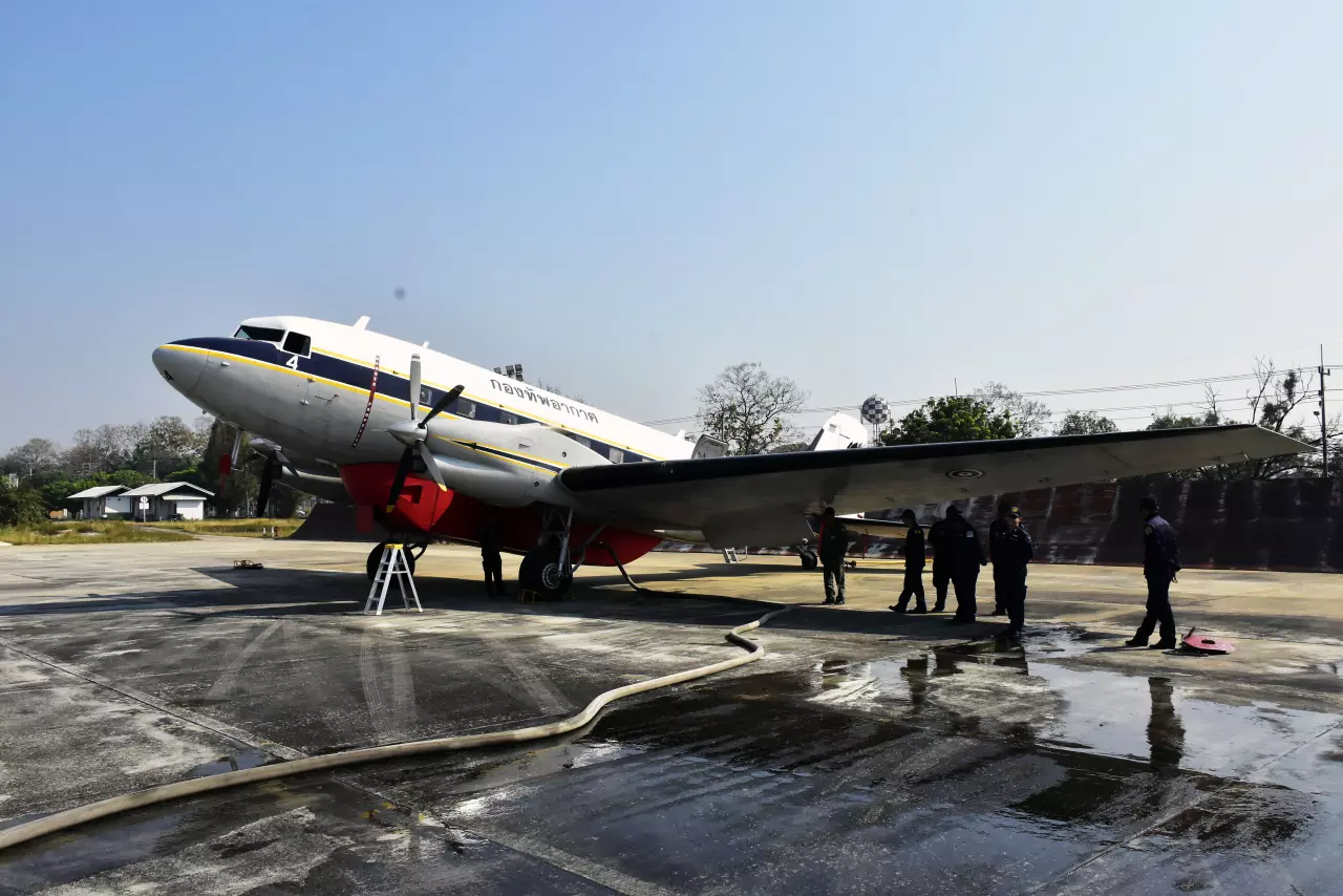 ทอ.ส่ง BT-67 2ลำ ขึ้นบินโปรยละอองน้ำ ดับฝุ่นพิษทั่วภาคเหนือ