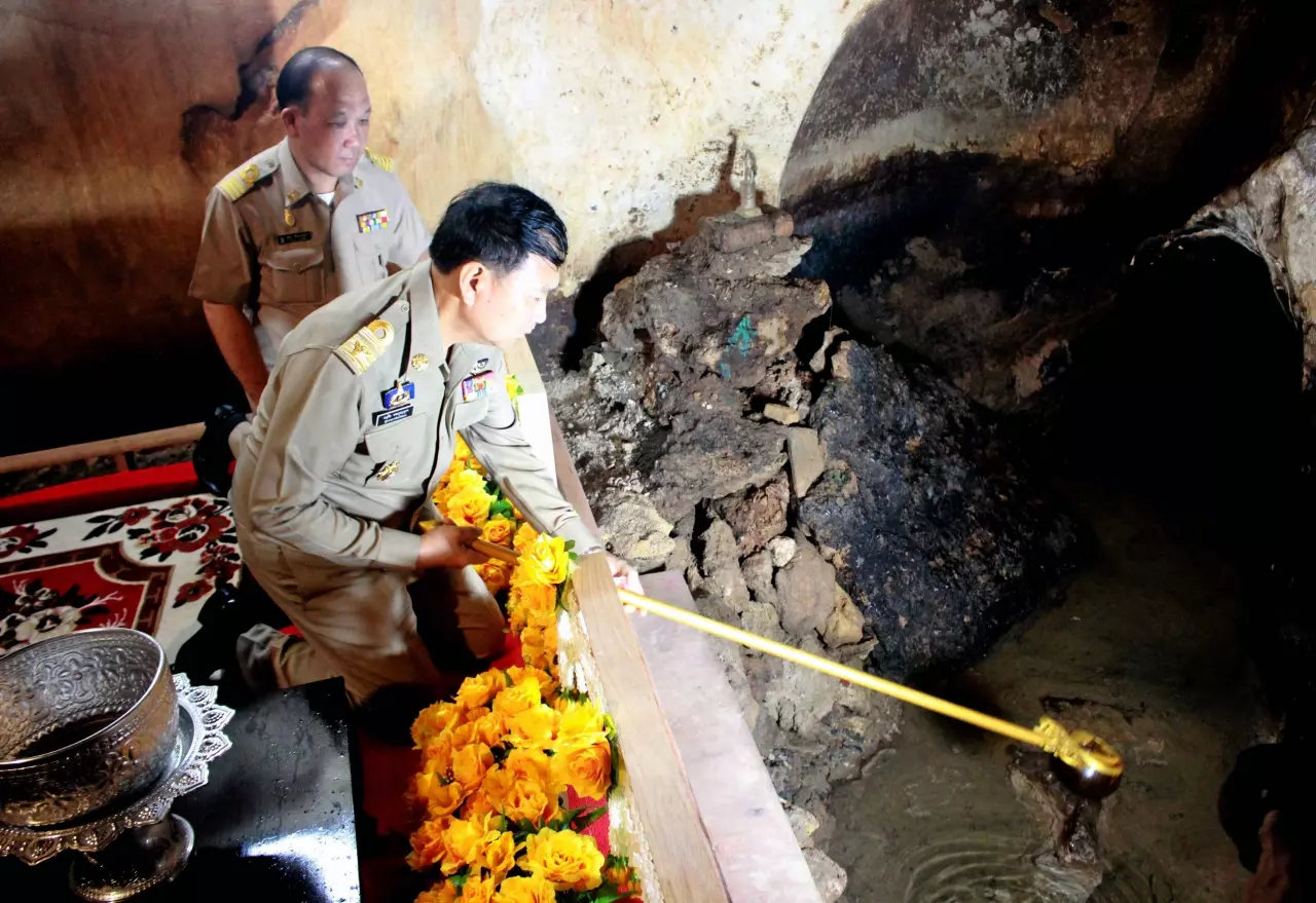 ความหมาย “น้ำมุรธาภิเษก” และ “น้ำอภิเษก” ในพระราชพิธีบรมราชาภิเษก  