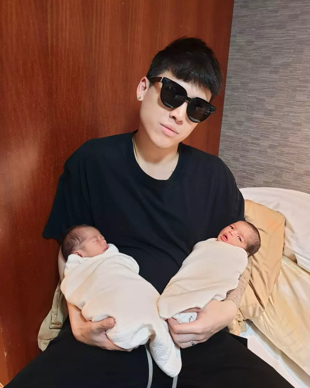 ป๊อก อวด น้องมีก้า ทายาทหมื่นล้านให้โชครางวัลเลขท้ายสองตัวตรงๆ