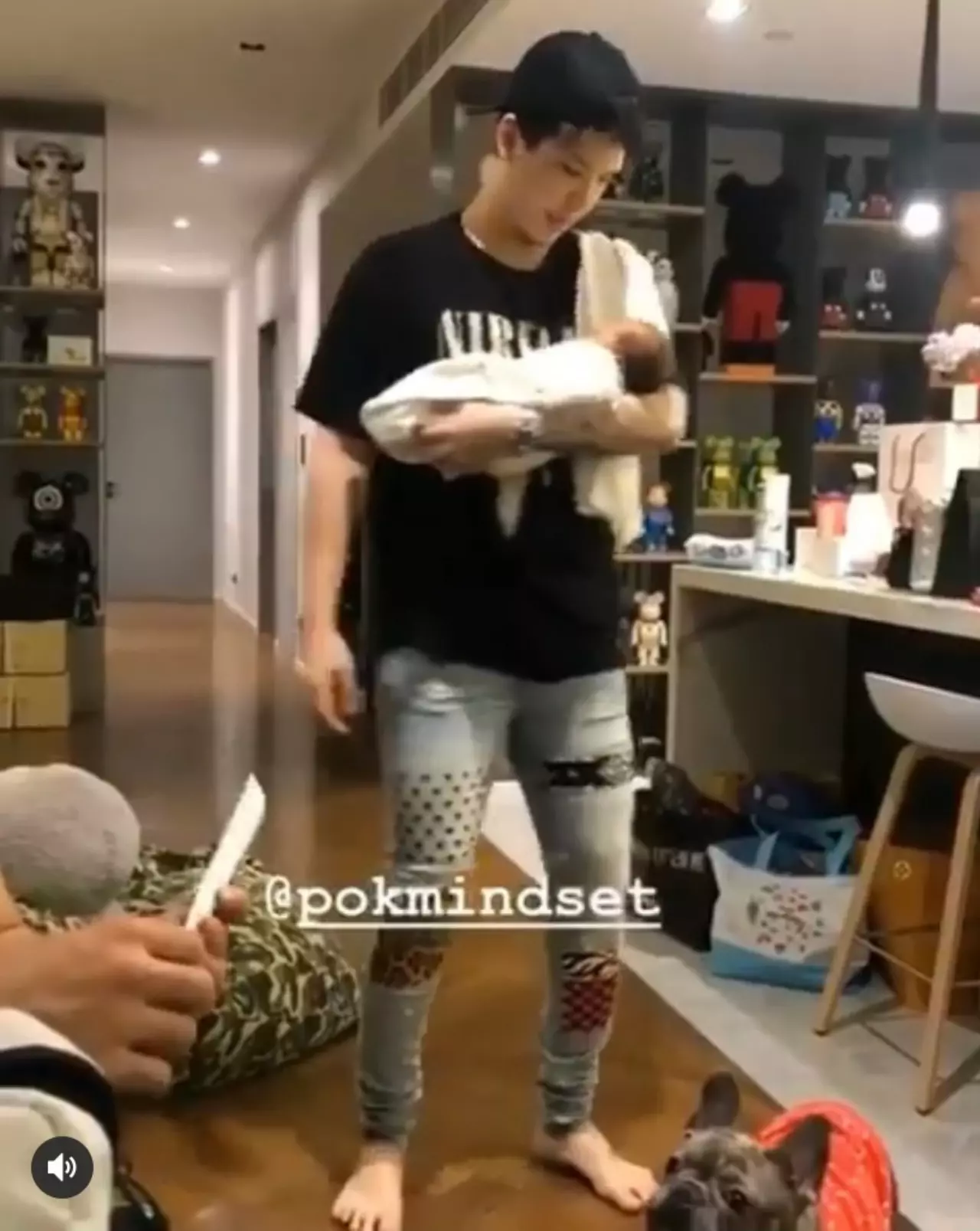 ป๊อก อวด น้องมีก้า ทายาทหมื่นล้านให้โชครางวัลเลขท้ายสองตัวตรงๆ