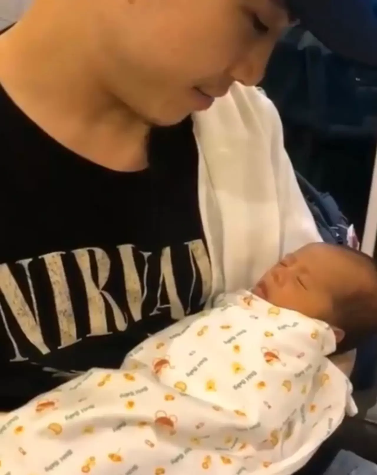 ป๊อก อวด น้องมีก้า ทายาทหมื่นล้านให้โชครางวัลเลขท้ายสองตัวตรงๆ