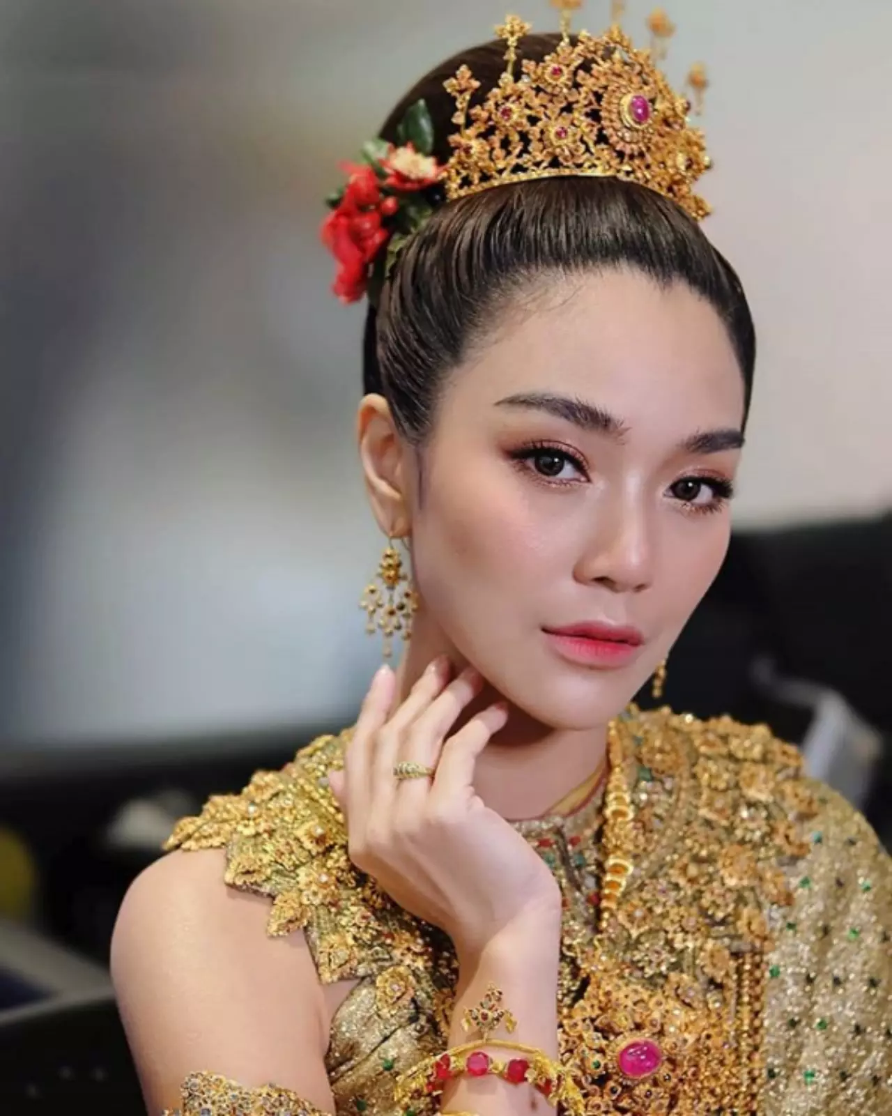 3 คนดัง "นางสงกรานต์" ใส่ "ชุดไทย" แปลงร่างเป็น "ทุงสะเทวี"