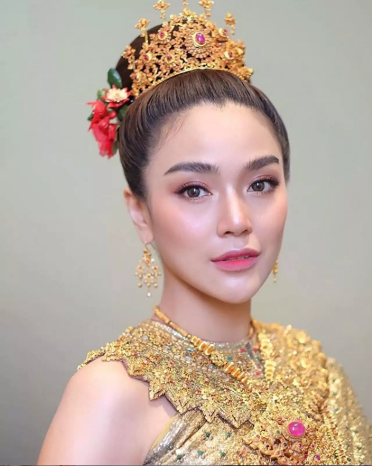 3 คนดัง "นางสงกรานต์" ใส่ "ชุดไทย" แปลงร่างเป็น "ทุงสะเทวี"