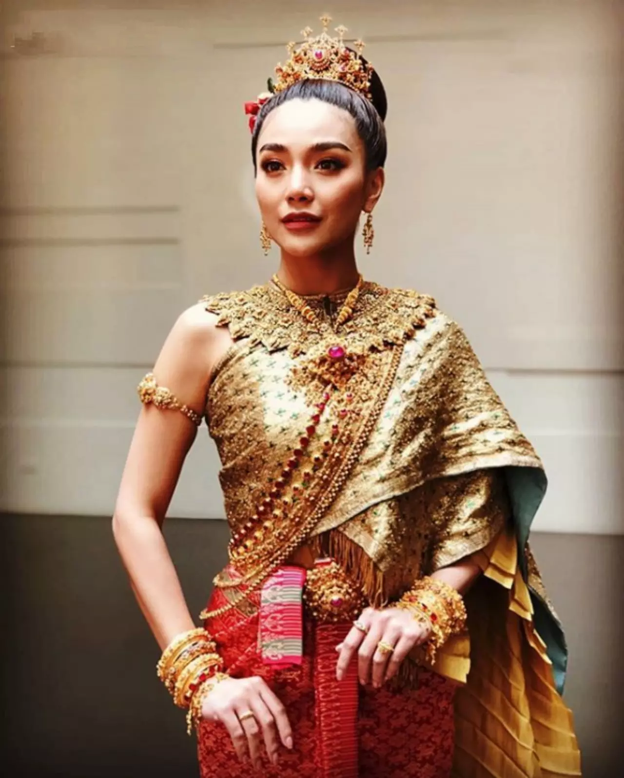 3 คนดัง "นางสงกรานต์" ใส่ "ชุดไทย" แปลงร่างเป็น "ทุงสะเทวี"