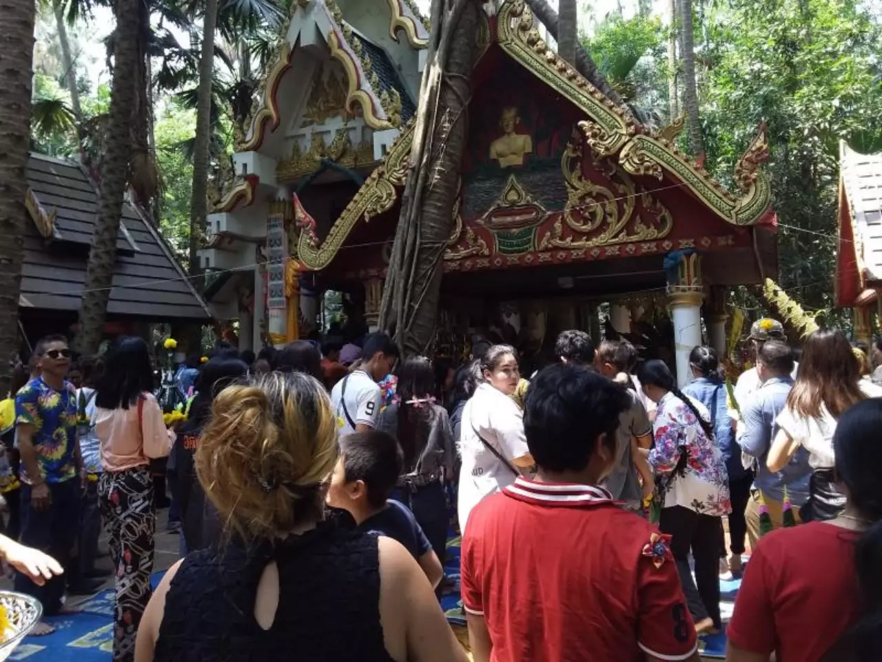 คอหวยแห่ส่องเลขเด็ด ลุ้นโชคที่คำชะโนด ส่งท้ายหยุดยาวสงกรานต์ 