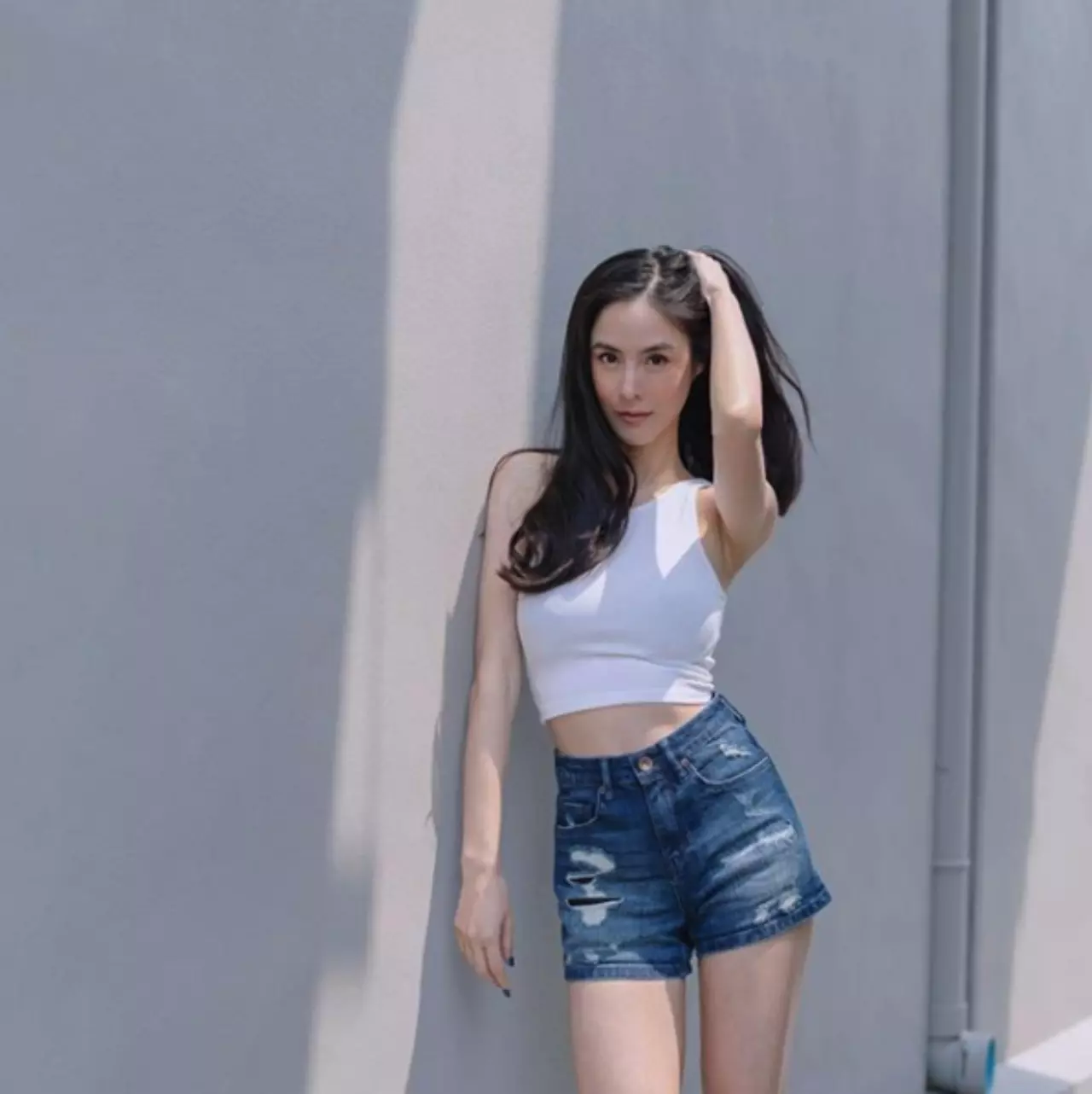 พีค สายฮาโชว์สกิลร้องเพลงริมทะเล แฟนหนุ่มแซวกลับเอาเนื้อร้องส่งให้ที (คลิป)