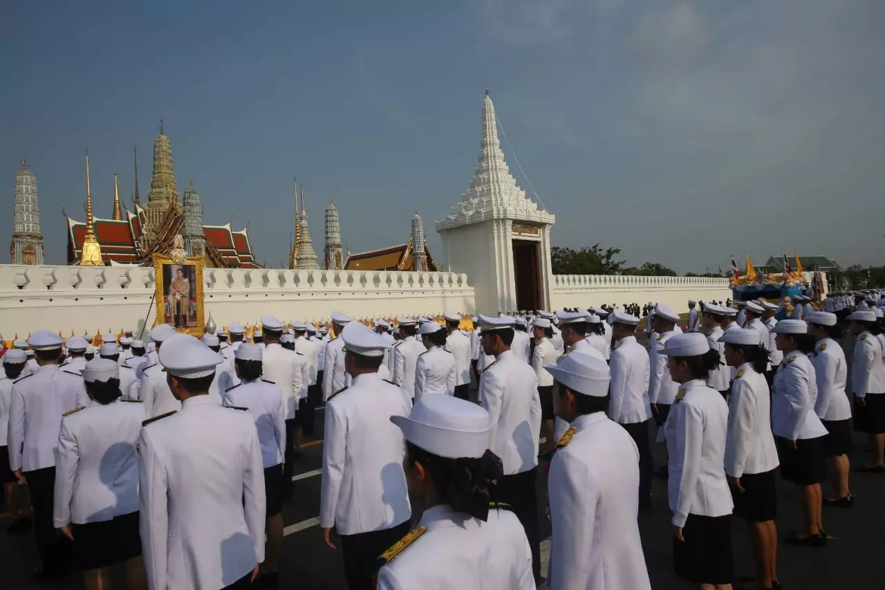 ริ้วขบวนเชิญ "คนโทน้ำอภิเษกยิ่งใหญ่" ไปอุโบสถ วัดพระแก้ว