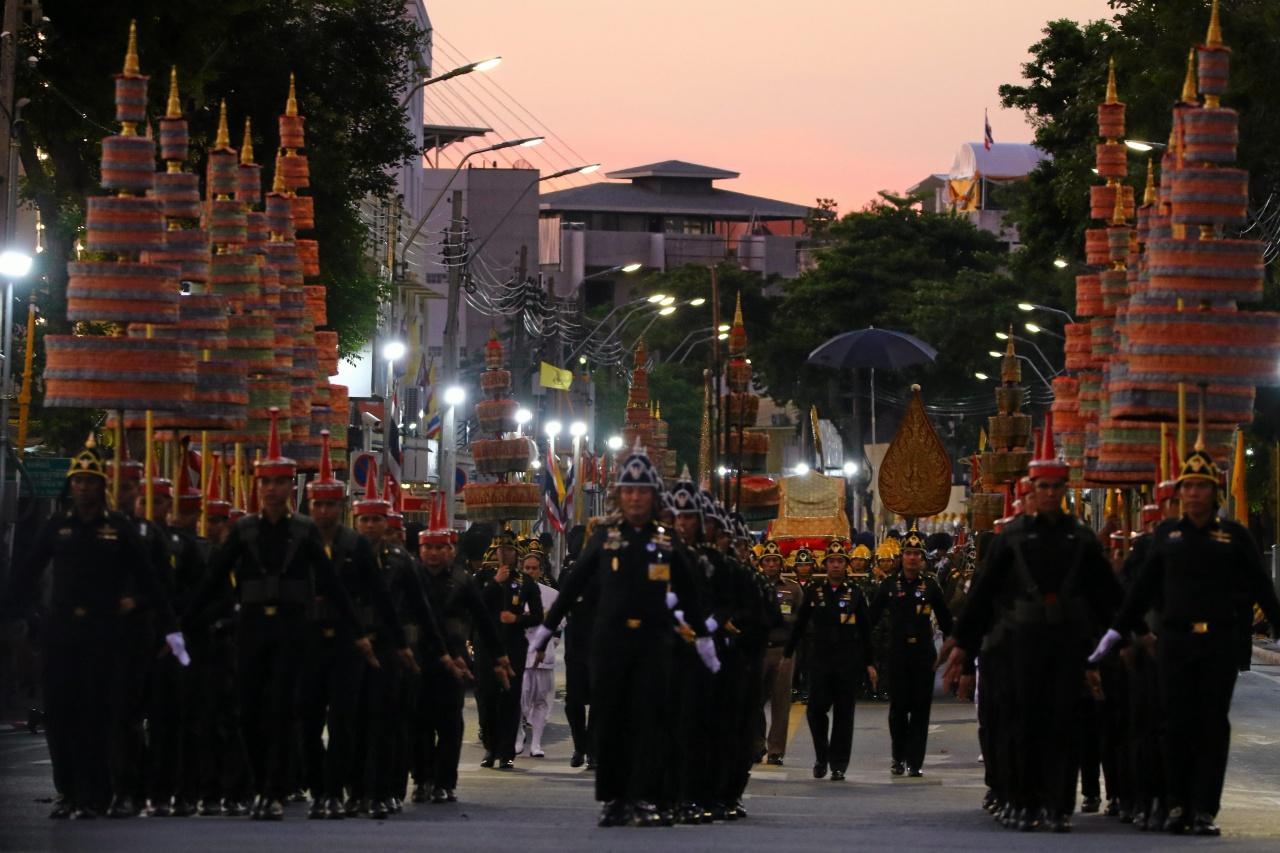 การซ้อมเสมือนจริง ริ้วขบวนเสด็จพระราชดำเนินเลียบพระนคร โดยขบวนพยุหยาตราทางสถลมารค ท่ามกลางประชาชนที่มาชมจำนวนมาก เมื่อวันที่ 28 เมษายน 2562