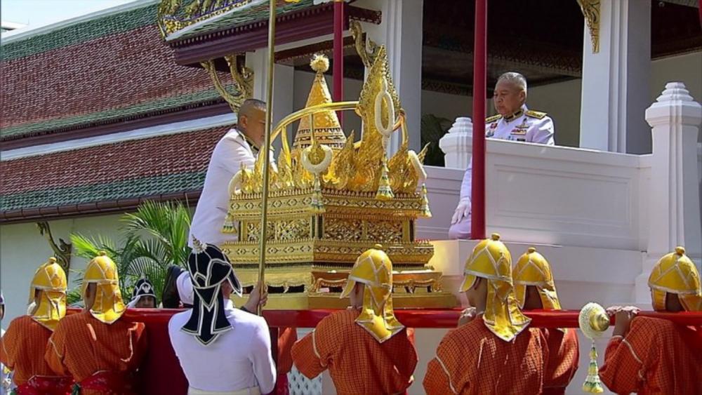 พิธีเชิญพระสุพรรณบัฏ ดวงพระบรมราชสมภพ และพระราชลัญจกร ประจำรัชกาล