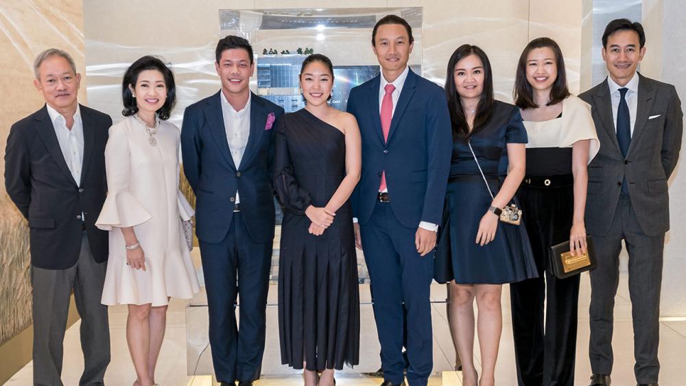 สุดหรู ธัญทิพ เจียรวนนท์ และ ชวิน อรรถกระวีสุนทร จัดงาน “Dinner Through Time” เมนูศิลปะสร้างสรรค์มื้ออาหารค่ำในคืนสุดพิเศษ โดยมี ชนินทธ์-วิภาดา โทณวณิก, เฉลิมชัย มหากิจศิริ และ อุษณา-กมลสุทธิ์ ทัพพะรังสี มาร่วมงานด้วย ที่เซลแกลเลอรี เดอะสแตรนด์ ทองหล่อ วันก่อน.