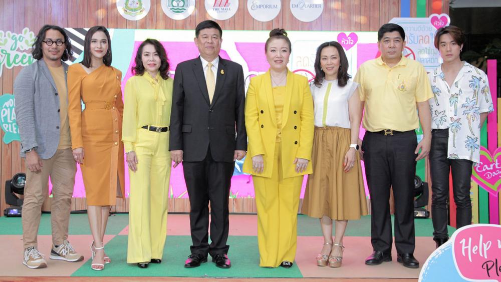ร่วมรณรงค์ พล.อ.สุรศักดิ์ กาญจนรัตน์ รมว.ทส. เปิดโครงการ ทำความดีด้วยหัวใจ ลดรับ ลดให้ ลดใช้ ถุงพลาสติก รณรงค์ลดขยะ โดยมี รัชฎา สุริยกุล ณ อยุธยา, วรลักษณ์ ตุลาภรณ์, ณัฐศมน วงศ์กิตติพัฒน์ และ หยาดทิพย์ ราชปาล มาร่วมงานด้วย ที่ ดิ เอ็มควอเทียร์ วันก่อน.