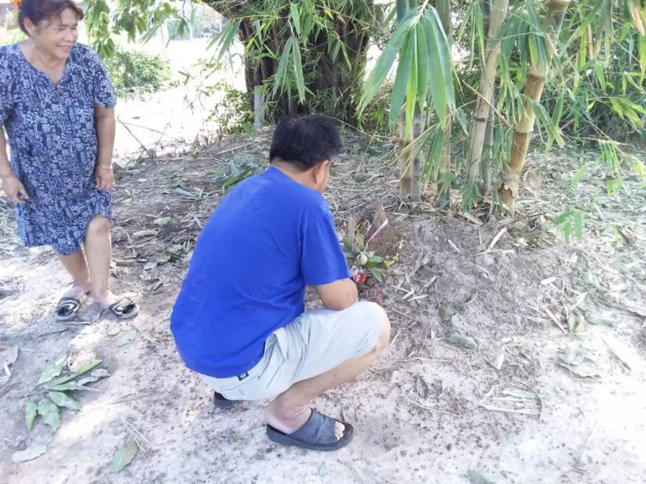คอหวยอุดรฯ ตาไว พบจอมปลวกงอกคล้ายเศียรพญานาค มองปุ๊บตีเลขเด็ดจนได้ (คลิป)