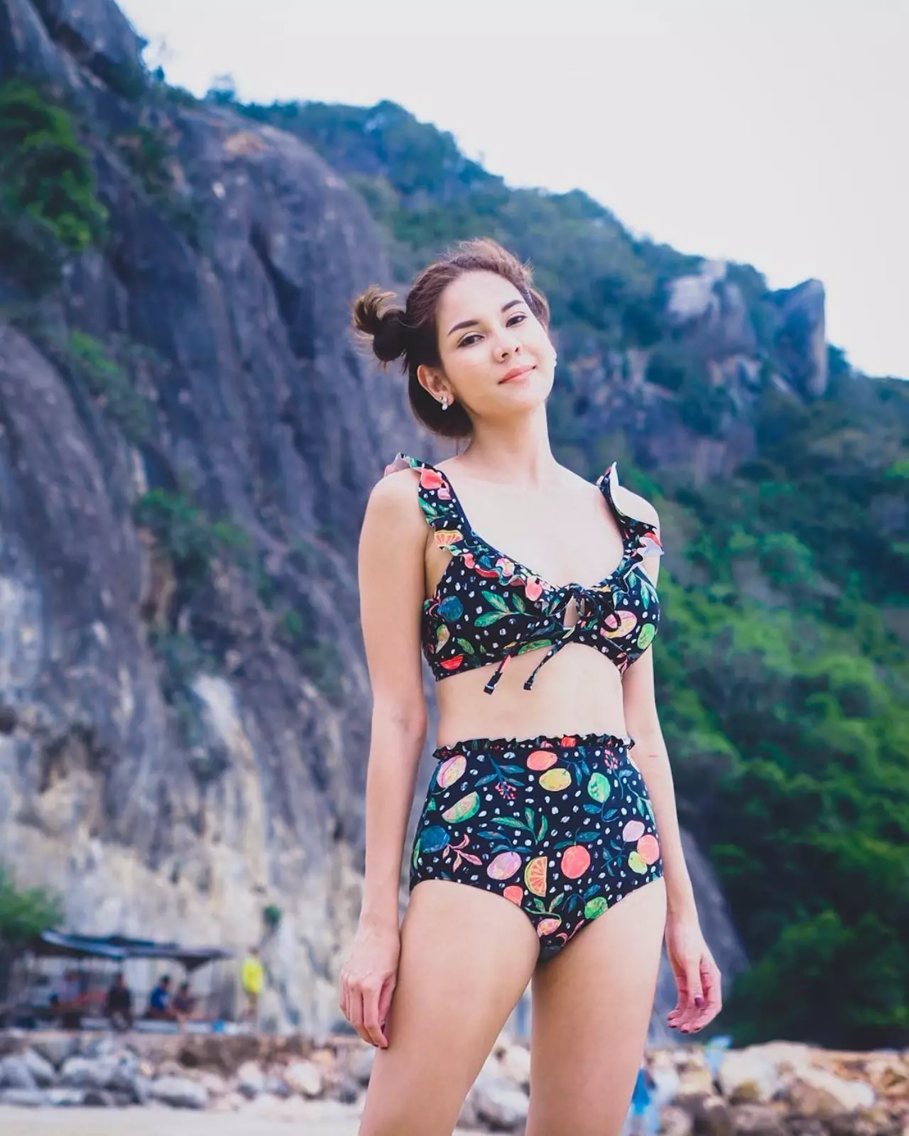 โฟกัสผิดจุด หนุ่มๆ ส่องซูม ท่าโพสสุดแซ่บของ หมิว สิริลภัส