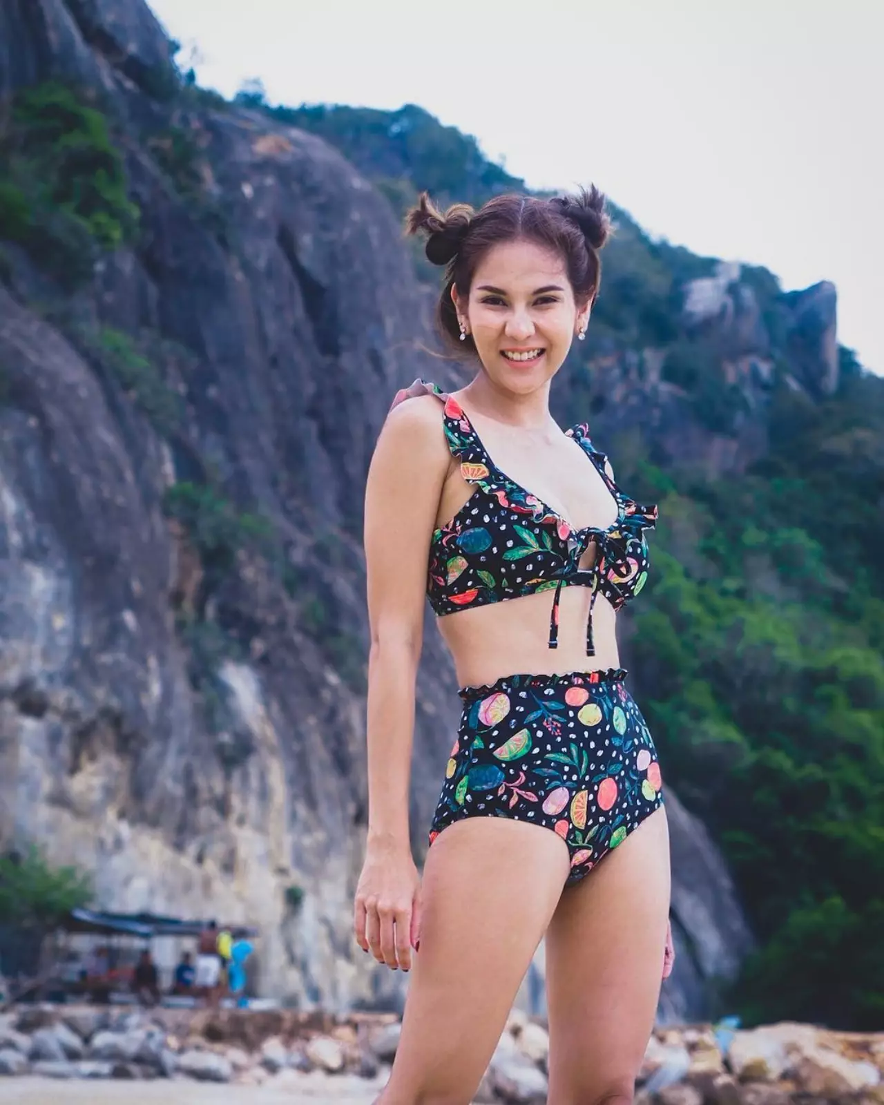โฟกัสผิดจุด หนุ่มๆ ส่องซูม ท่าโพสสุดแซ่บของ หมิว สิริลภัส