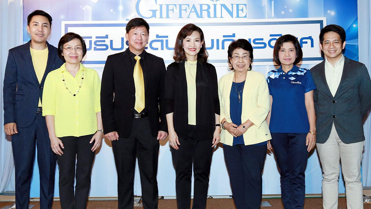 งานใหญ่ พญ.นลินี ไพบูลย์ เปิดงาน “GIFFARINE Open House Empowering Your Success” โดยมี น.ท.นพ.จักรพงศ์ ไพบูลย์, ดร.นารี สุทธปรีดา, ชุติมา นิ่มสุวรรณ, พงศ์พสุ อุณาพรหม และ เสาวรัตน์ อุดมคณารัตน์ มาร่วมงานด้วย ที่โรงแรมมิราเคิล แกรนด์ คอนเวนชั่น วันก่อน.