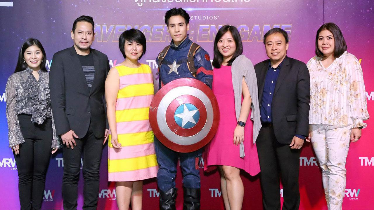 ชมก่อน สุพรทิพย์ พงศาชำนาญกิจ, จิรัฐติกาล ศิริพูนทรัพย์ และ สุพัฒน์ งามวงศ์ไพบูลย์ จัดกิจกรรม TMRW Movie Premiere สำหรับลูกค้าพิเศษเปิดตัวภาพยนตร์เรื่อง Avengers : End
game โดยมี เดชา ธรรมชัยพิเนต มาร่วมงานด้วย ที่เอส เอฟ เวิลด์ ซิเนม่า เซ็นทรัลเวิลด์ วันก่อน.