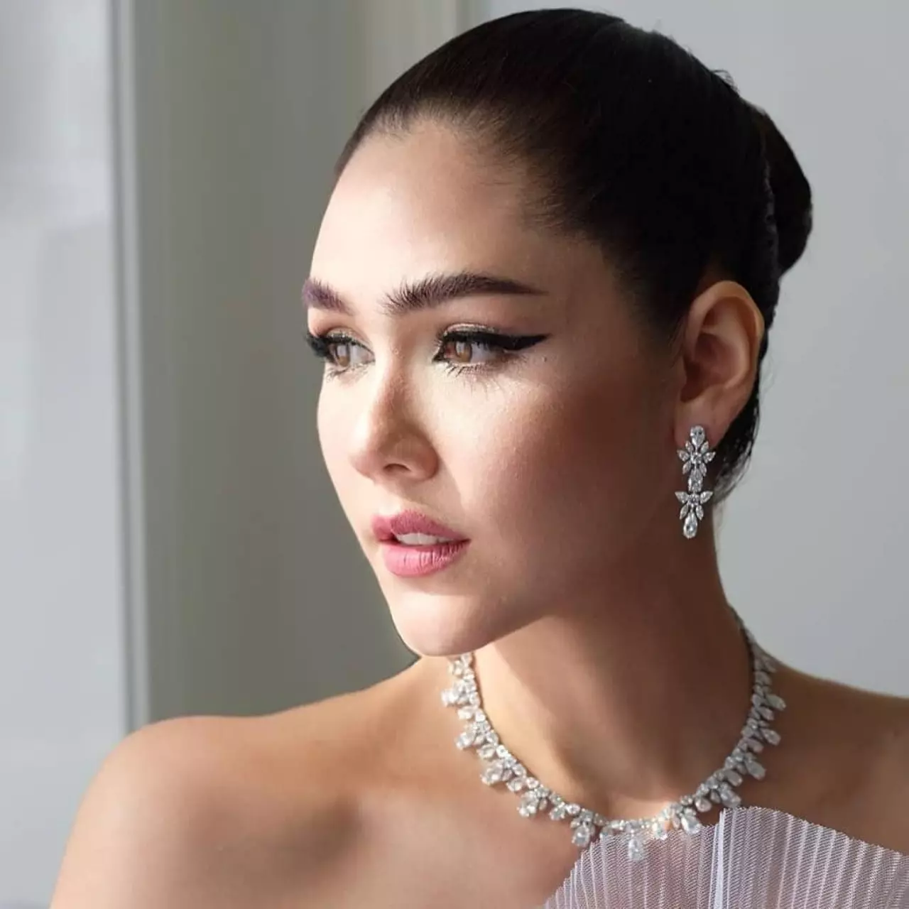 "แฟชั่น" ดาวเด่นบนพรมแดง "Cannes 2019" สวยเลอค่า ท้าทายแสงแฟลช
