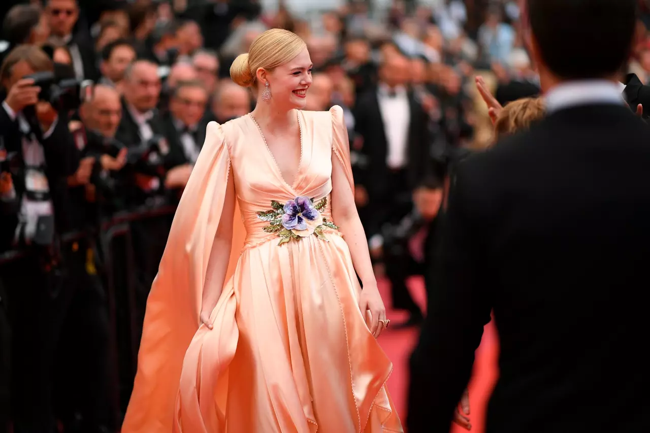 "แฟชั่น" ดาวเด่นบนพรมแดง "Cannes 2019" สวยเลอค่า ท้าทายแสงแฟลช