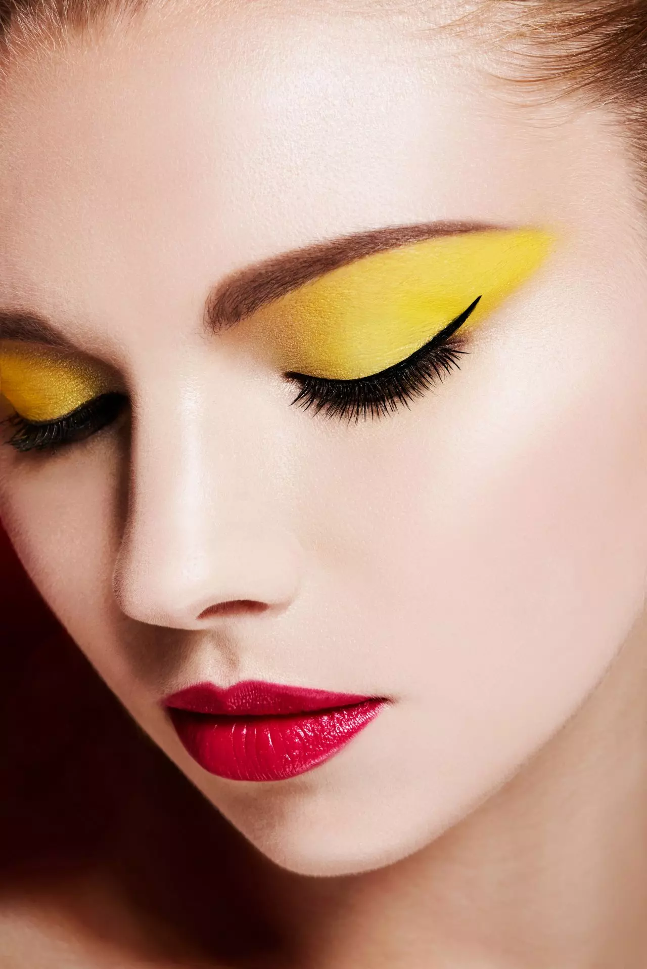 ไอเดีย "แต่งหน้า" โทนสุภาพ แมตช์แฟชั่น "สีเหลือง" สวยแพง สุดเป๊ะปัง