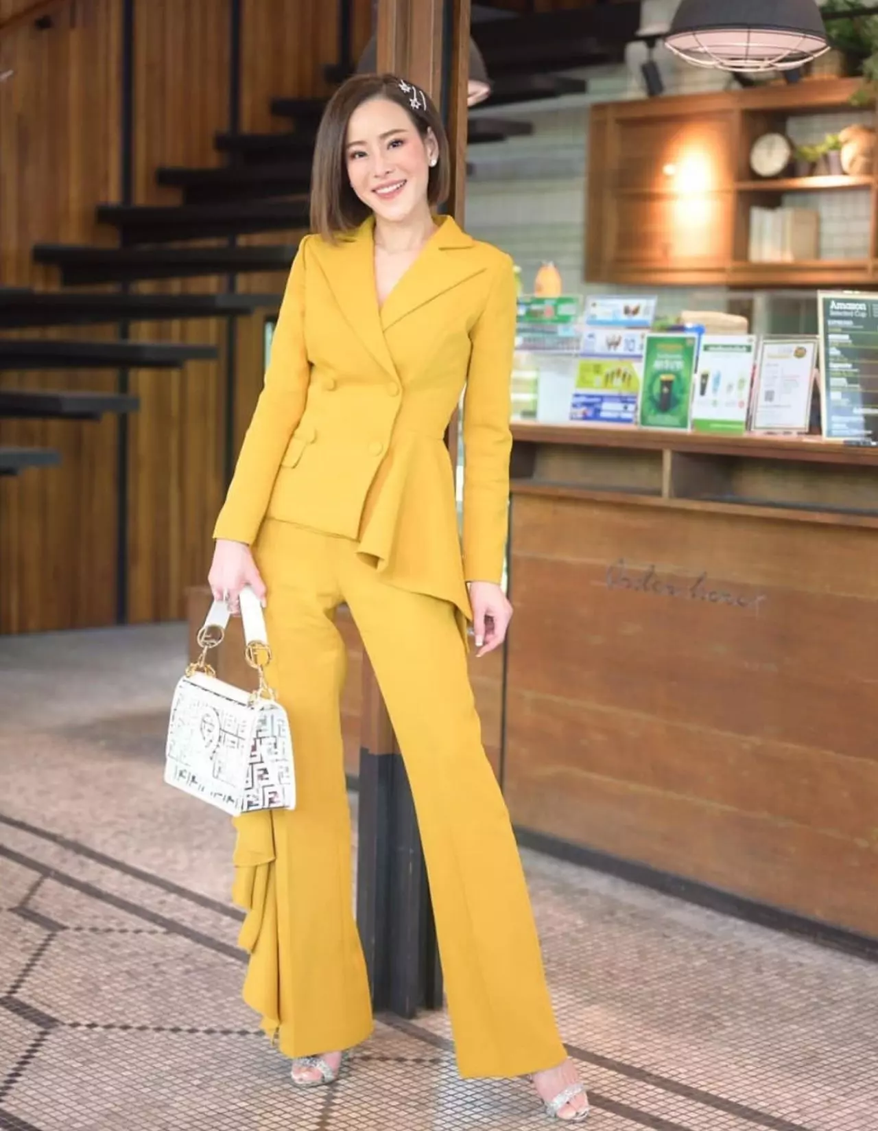ไอเดีย "แต่งหน้า" โทนสุภาพ แมตช์แฟชั่น "สีเหลือง" สวยแพง สุดเป๊ะปัง