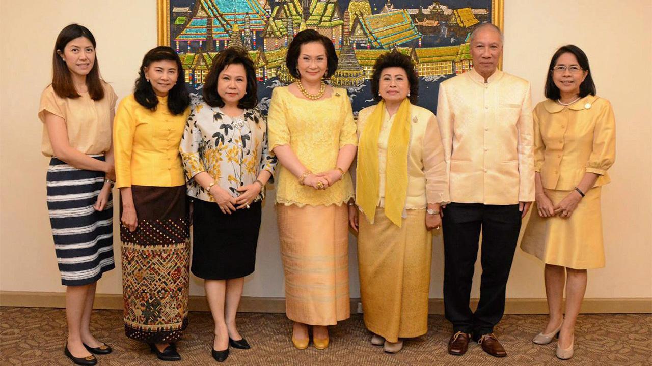 ประชุม คุณหญิงปัทมา ลีสวัสดิ์ตระกูล เป็นประธานการประชุมคณะกรรมการกองทุนส่งเสริมงานวัฒนธรรม ประจำปีงบประมาณ 2562 โดยมี ฉวีรัตน์ เกษตรสุนทร, ปรารพ เหล่าวานิช, พิมพ์รวี วัฒนวรางกูร และ นุชนาถ วสุรัตน์ มาร่วมประชุมด้วย ที่โรงแรมอโนมาแกรนด์ วันก่อน.