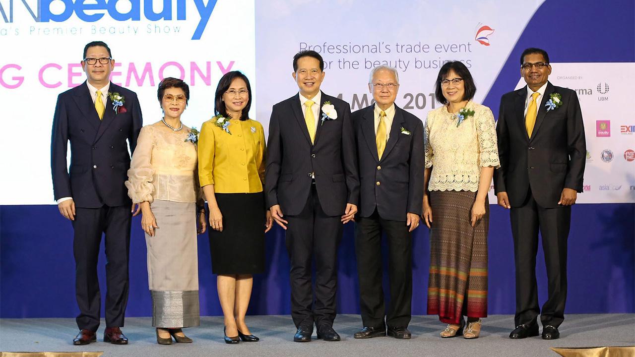 สู้เขาได้ สุพันธุ์ มงคลสุธี เปิด “ASEANbeauty 2019” งานแสดงสินค้าความงามและสุขภาพ เพื่อให้ธุรกิจความงามไทยแสดงศักยภาพสู่ตลาดโลก โดยมี มนู เลียวไพโรจน์, ดร.ชุติมา เอี่ยมโชติชวลิต, เอ็ม กันดิ และ จิรุตถ์ อิศรางกูร ณ อยุธยา มาร่วมงานด้วย ที่ไบเทค บางนา วันก่อน.