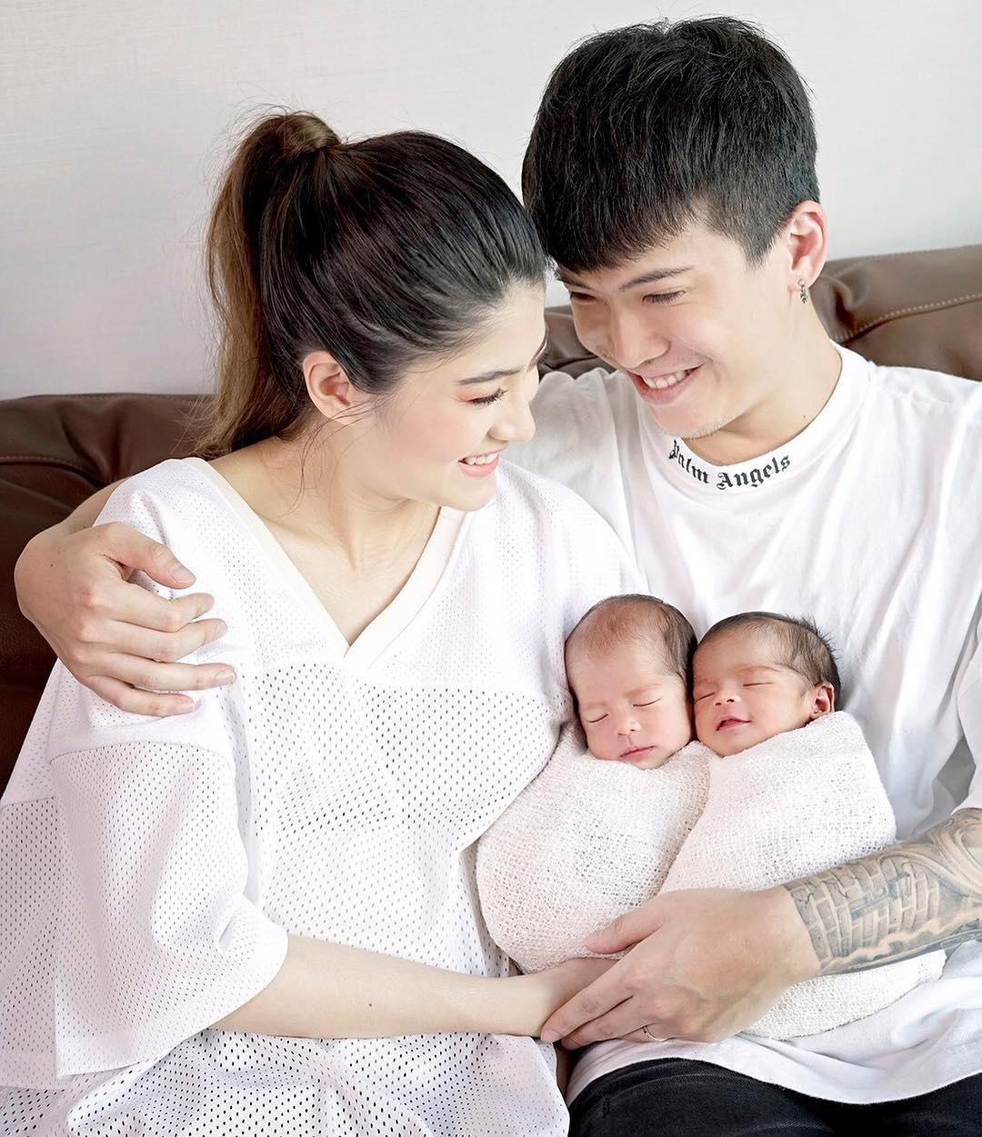 ป๊อก-มาร์กี้ และน้องมีก้า-น้องมีญ่า ขอบคุณภาพจากไอจี @margie_rasri