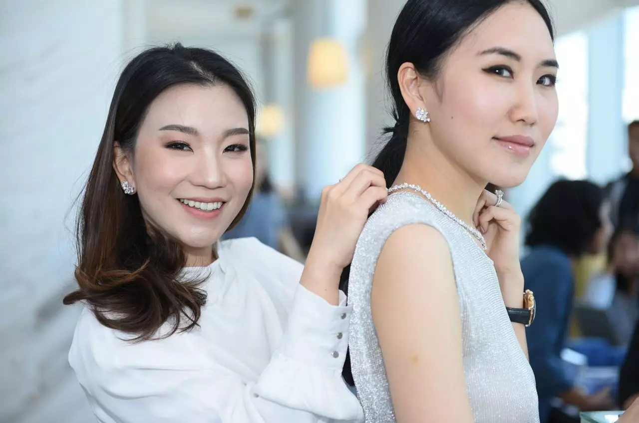 คอมพลีทลุคตามสไตล์เซเลบคนดัง แมตช์ "จิวเวลรี่" กับเวิร์กกิ้งวูแมน