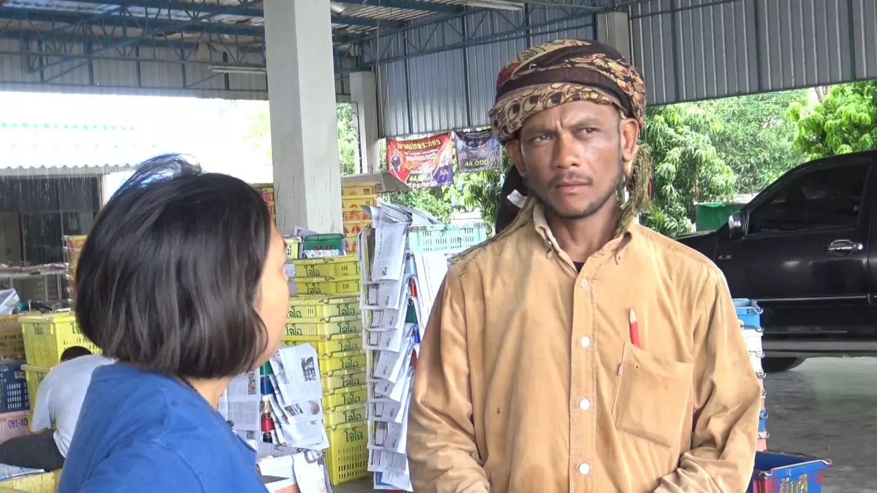 เจ้าของแสดงตัวด่วน "หนุ่มรับเหมา" เจอแผงหวย 297 ชุด ตกริมถนนเพชรเกษม