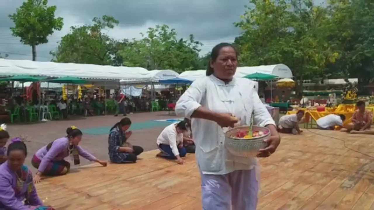 เกาะคำชะโนด บวงสรวงขอพรปู่ศรีสุทโธ-แม่ย่าศรีปทุมมา เลขเด็ดลอยมา (คลิป)