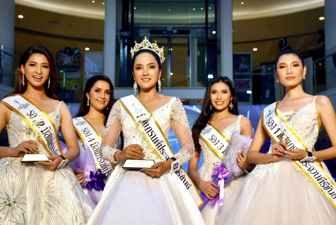 "น้องใบเตย" สาว ม.รามฯ คว้ามงกุฎมิสแกรนด์ประจวบคีรีขันธ์ 2019 ไปครอง