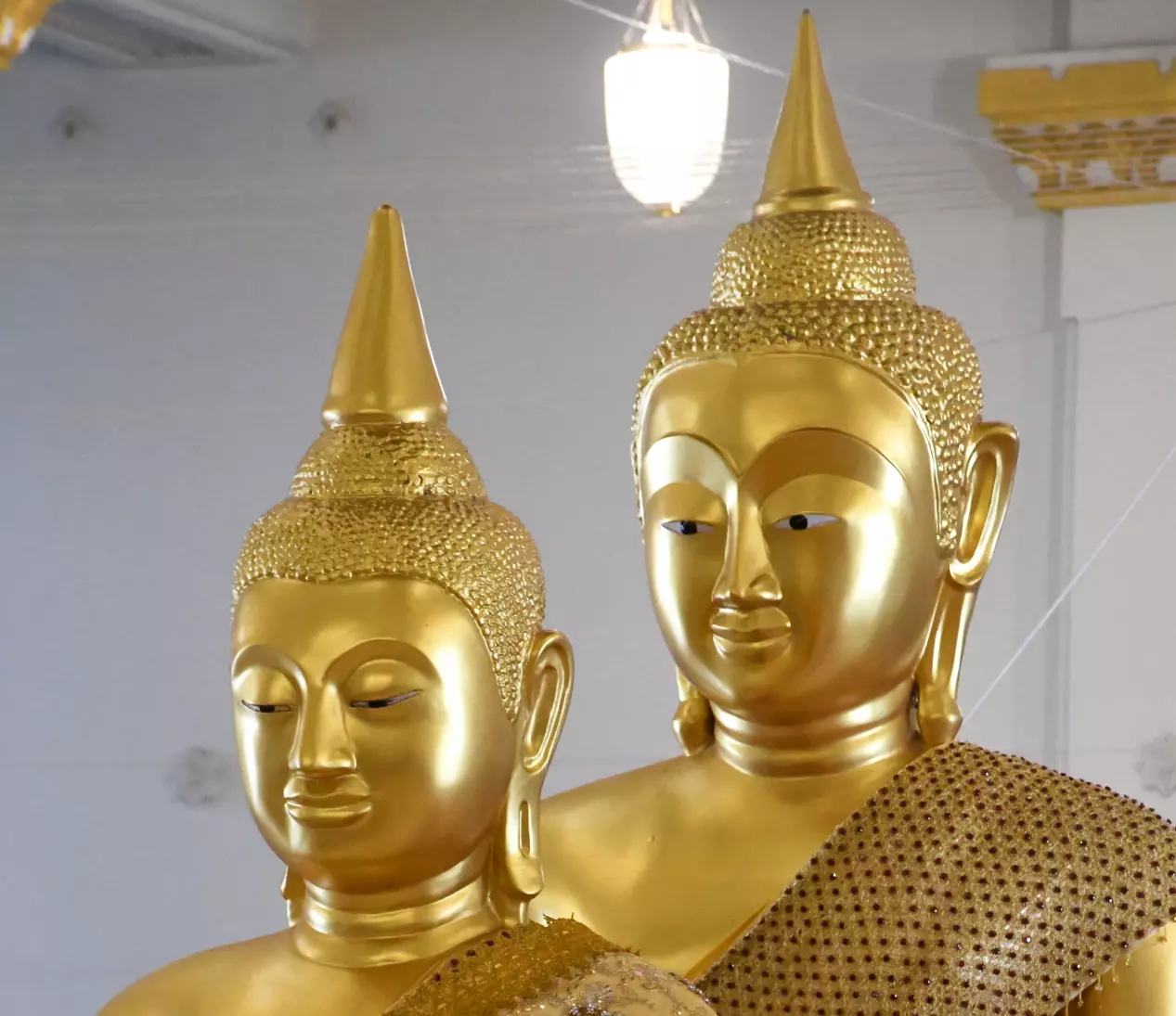 สักการะ "หลวงพ่อโสธร" พระคู่บ้านคู่เมืองแปดริ้ว คนภาคตะวันออกล้วนศรัทธา