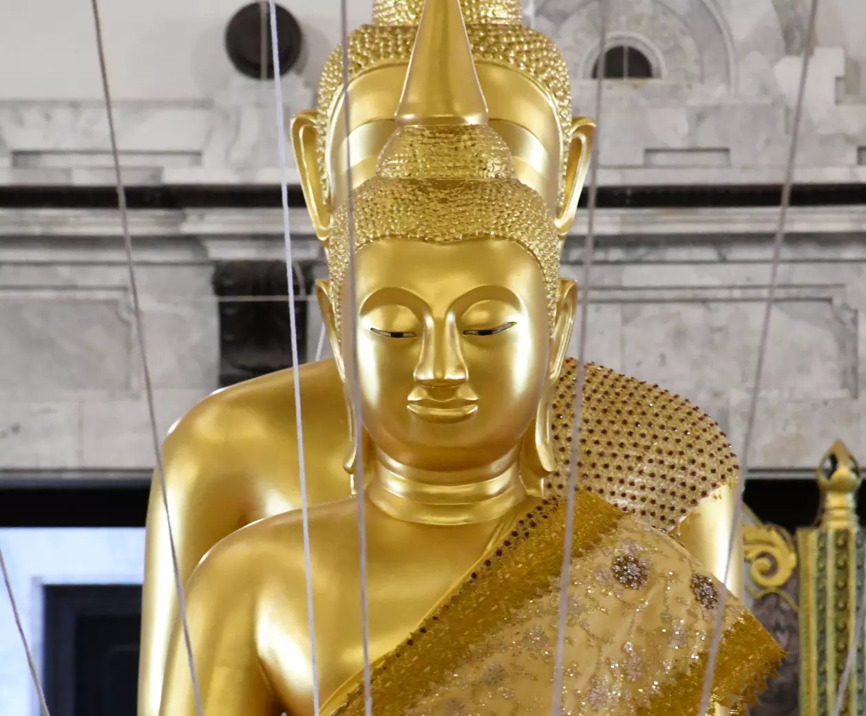สักการะ "หลวงพ่อโสธร" พระคู่บ้านคู่เมืองแปดริ้ว คนภาคตะวันออกล้วนศรัทธา