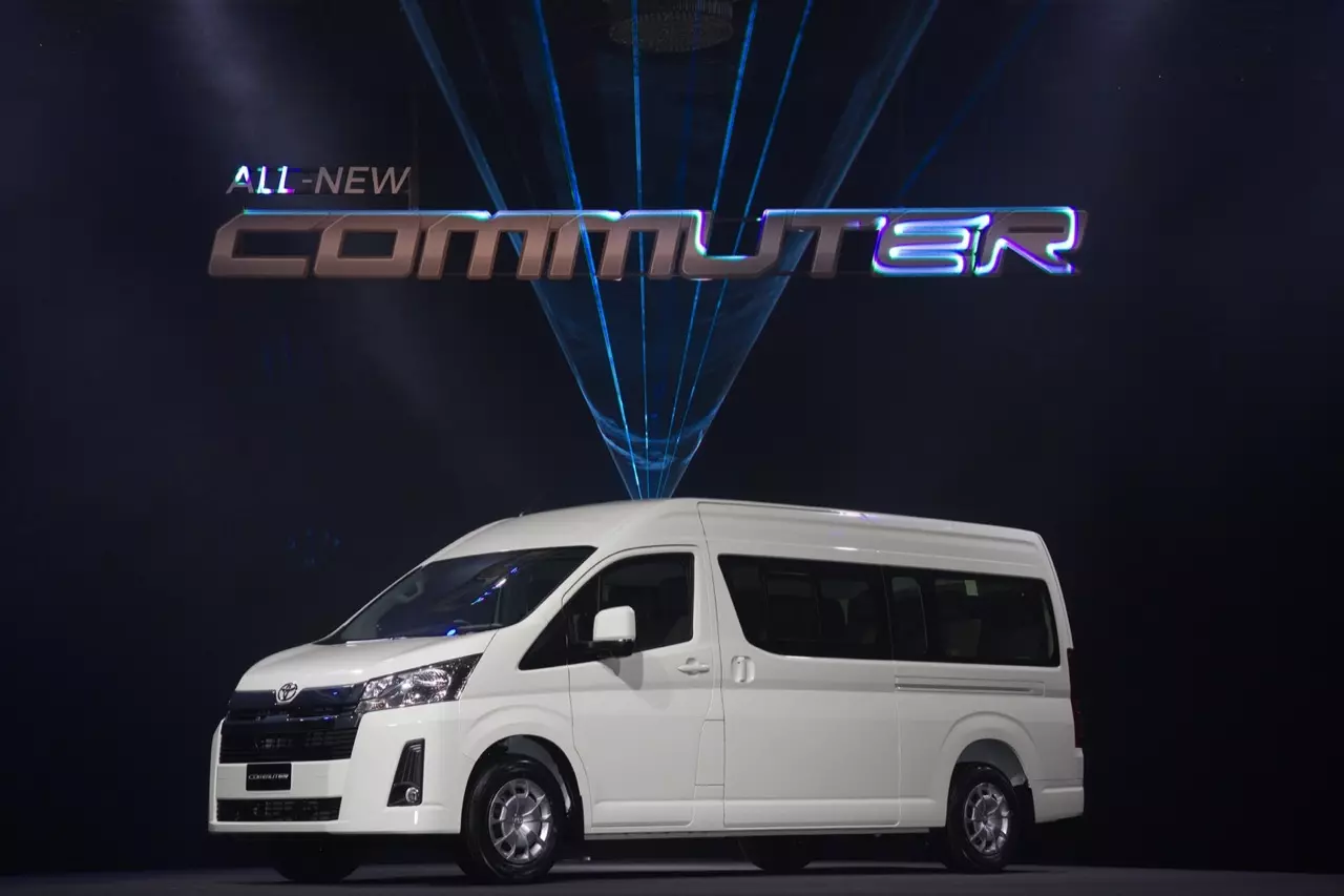 แพงกว่าเดิมนิดเดียว! ราคามาแล้ว รถตู้ TOYOTA NEW COMMUTER 2019
