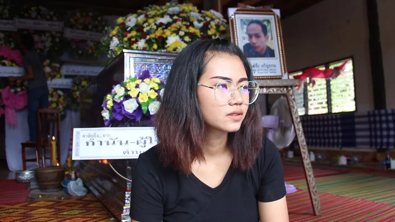 ผวจ.อุดรฯ มอบเงินช่วยเหลือฮีโร่รวม 4.9 แสน ครอบครัวปลาบปลื้มระคนเศร้า (คลิป)