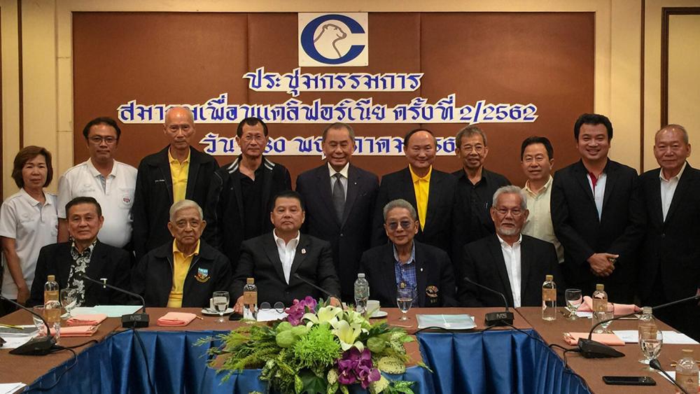 เตรียมรับ - ช่วงระวี กรรณสูต นายกสมาคมเพื่อนแคลิฟอร์เนีย พร้อมกรรมการมี วัลลภ บัวสุวรรณ, อมร เตชะหรูวิจิตร ประชุมสมาคมฯ และเตรียมรับโครงการเยาวชนไทยในสหรัฐฯ เยือนแผ่นดินแม่ ที่โรงแรมเอเชีย ราชเทวี.