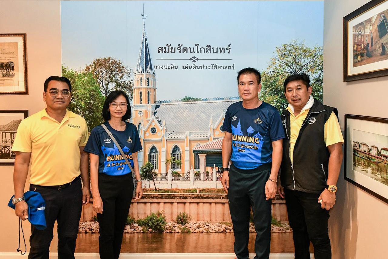 นายไพรัตน์ เพชรยวน นายอำเภอบางปะอิน จ.พระนครศรีอยุธยา ร่วมต้อนรับคณะนักท่องเที่ยวชุดแรก ที่เปิดเส้นทางท่องเที่ยวด้วยเรือสปีดโบ๊ต.