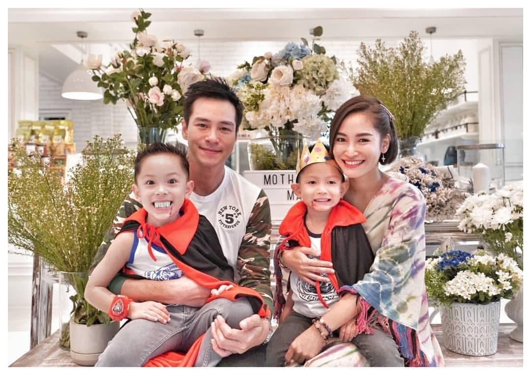 ปีเตอร์-พลอย และลูกชาย น้องแพนเตอร์-น้องพูม่า ขอบคุณภาพจากไอจี @purploy