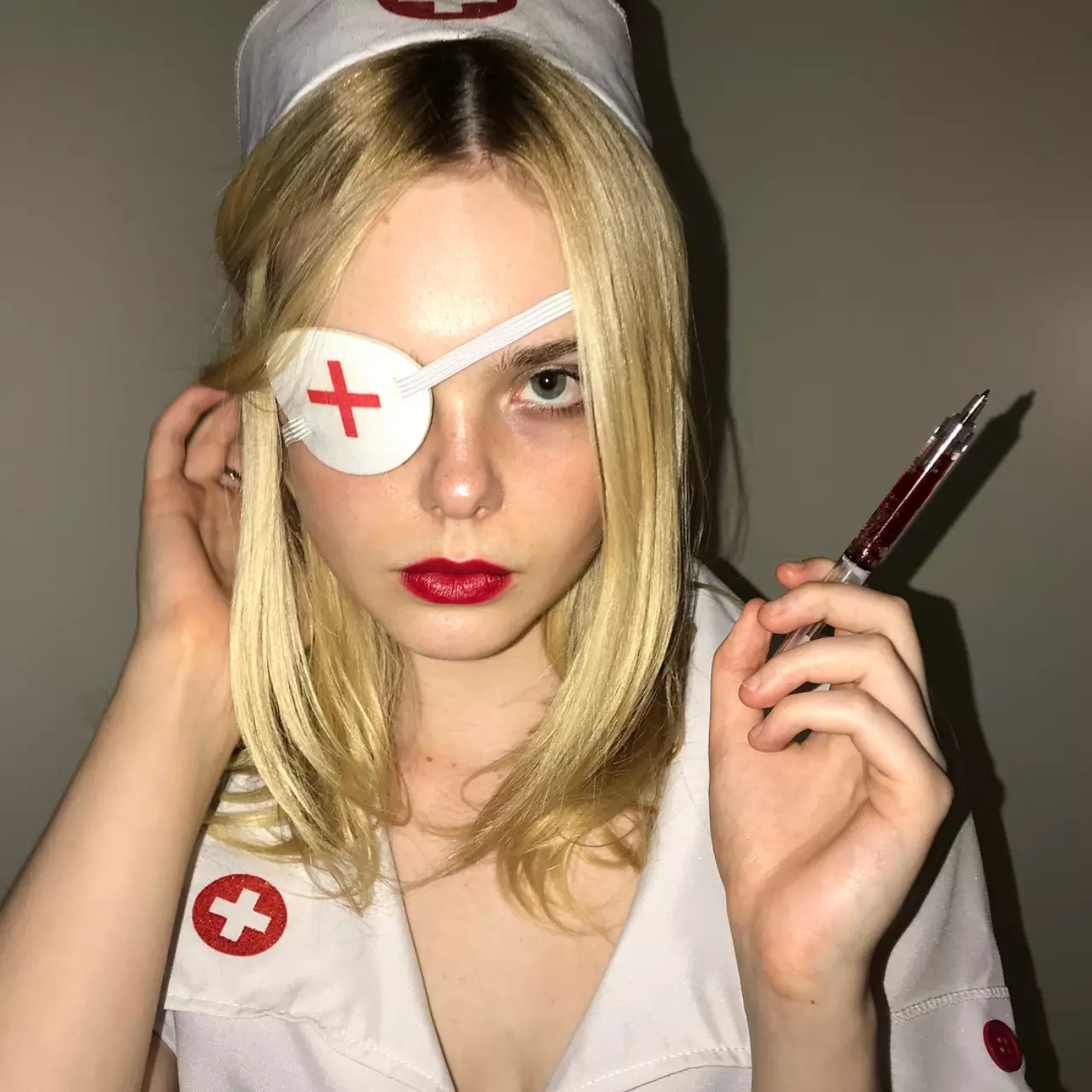 แฟชั่นไอคอนระดับโลก "Elle Fanning" เก่ง มีสไตล์ มิกซ์แอนด์แมตช์ไม่มีเบื่อ