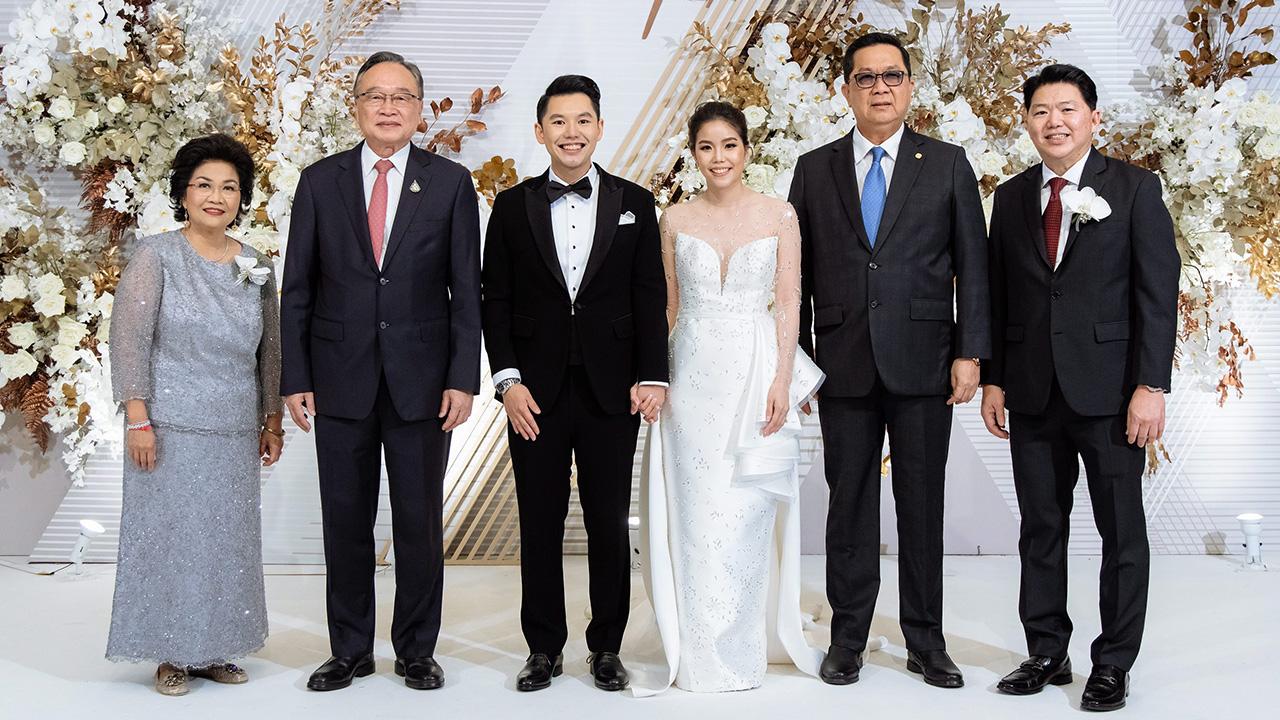 วันวิวาห์ อดิเรก ศรีประทักษ์ และ สุขสันต์ เจียมใจสว่างฤกษ์ มาร่วมอวยพรในงานวิวาห์ระหว่าง นพคุณ บุตรี วิเชียร–จันทร์ทิพย์ สกุลสม กับ พีร บุตร ไพศาล–อรชุลี จิระกิจเจริญ ท่ามกลางความปลื้มปีติของบรรดาผู้มาร่วมงาน ที่โรงแรมอินเตอร์คอนติเนนตัล วันก่อน.
