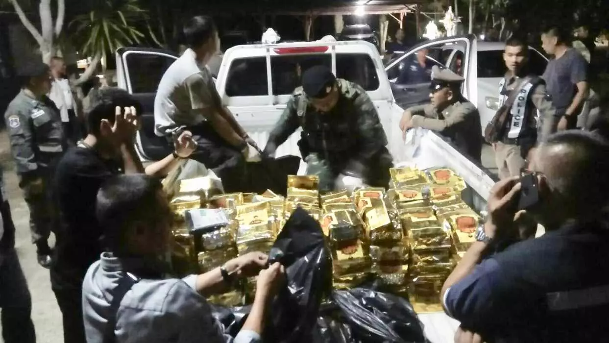 ทหารจับอีก รถขนไอซ์ 337 กก. พม่าขับจอด ข้างด่านเจดีย์3องค์ 
