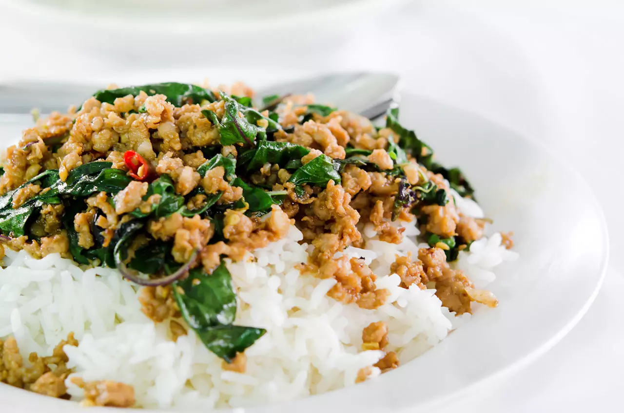 "ข้าวผัดกะเพรา" อีก 10 ปี กินแบบเดิม แต่จ่ายเฉียดร้อย!