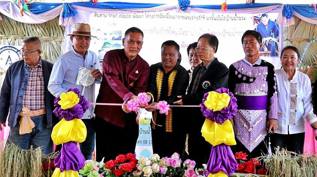 นายชัชพงศ์ เอมะสุวรรณ รอง ผวจ.พิษณุโลก เป็นประธานเปิดงาน “เทศกาลท่องเที่ยวกินข้าวใหม่ม้ง ซาปาเมืองไทย @บ้านน้ำจวง พิษณุโลก”.