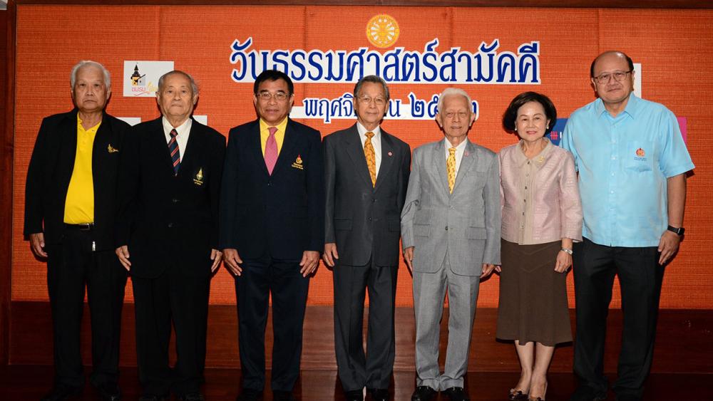 สามัคคีกัน ดร.สันติภาพ เตชะวณิช จัดงาน วันธรรมศาสตร์สามัคคี เพื่อรำลึกถึงความสามัคคีของศิษย์เก่า โดยมี ชวน หลีกภัย, ไสลเกษ วัฒนพันธุ์, ศ.นรนิติ เศรษฐบุตร, ศ.ดร.เกริกเกียรติ พิพัฒน์เสรีธรรม และ รศ.เกศินี วิฑูรชาติ มาร่วมงานด้วย ที่มหาวิทยาลัยธรรมศาสตร์ วันก่อน.