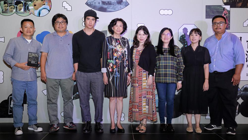 สารคดี สุวรรณี ชินเชี่ยวชาญ, เถียน ยู อัน และ ธิดา ผลผลิตการพิมพ์ เปิดงาน “เทศกาลภาพยนตร์สารคดีไต้หวันประเทศไทย 2019” เพื่อเป็นการสานความสัมพันธ์ระหว่างไทยกับไต้หวัน โดยมี ศิวดล ระถี, โซอี้ วู และ ลี ยง เชา มาร่วมงานด้วย ที่เอส เอฟ เวิลด์ ซีเนม่า วันก่อน.