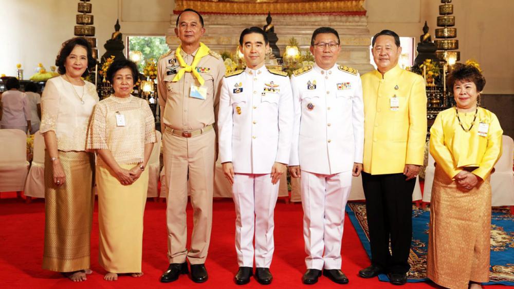ถวายผ้าพระกฐิน อัศวิน เตชะเจริญวิกุล กก.ผจก.ใหญ่กลุ่มบีเจซี บิ๊กซี อัญเชิญผ้าพระกฐินพระราชทาน พระบาทสมเด็จพระเจ้าอยู่หัว ไปทอดถวายวัดธาตุ ประจำปี 2562 โดยมี ดร.สมศักดิ์ จังตระกุล และ วิภาดา ดวงรัตน์ มาร่วมในพิธีด้วย ที่วัดธาตุ จ.ขอนแก่น วันก่อน.