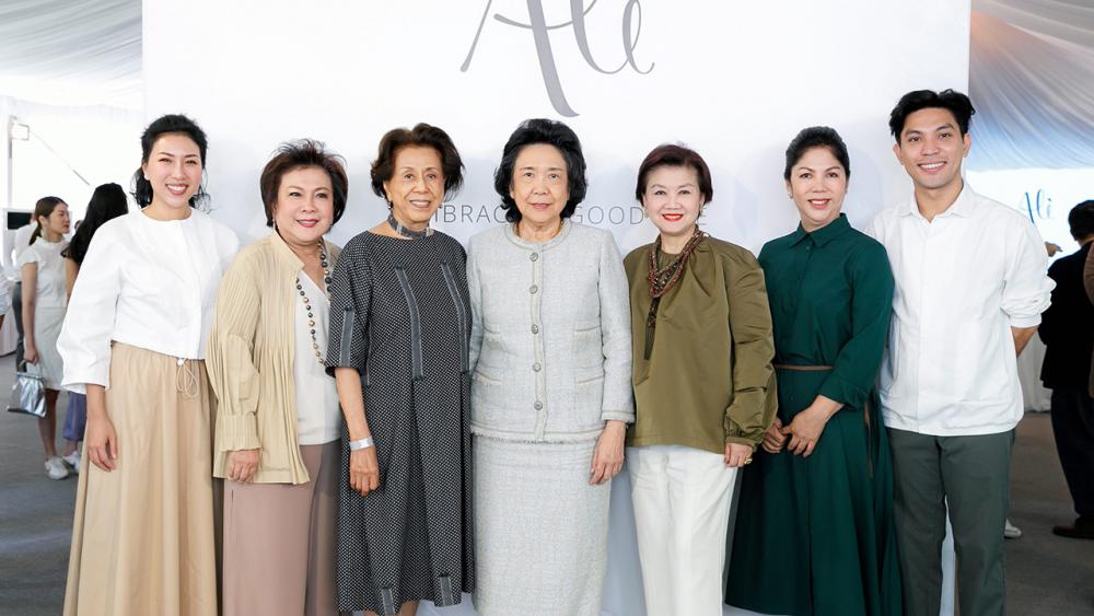 ใช้ดีมั่ก จำนรรค์ ศิริตัน หนุนภักดี, ลาวัลย์ กันชาติ, รติวัลคุ์ ธนาธรรม, ดรุณี วัฒน์นครบัญชา และ ปรมินทร์ วัฒน์นครบัญชา จัดงานเปิดตัวแบรนด์ Ali ผลิตภัณฑ์ธรรมชาติด้านการดูแลผิวพรรณ โดยมี นุชนันท์ โอสถานนท์ มาร่วมงานด้วย ที่บ้านปาร์คนายเลิศ วันก่อน.