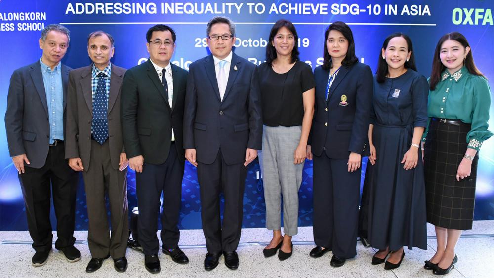 ประชุม ดร.ปรเมธี วิมลศิริ ปลัดกระทรวง พม. เปิดงาน ประชุมทางวิชาการระหว่างประเทศ ในหัวข้อ “Sharing Prosperity-Addressing Inequality to Achieve SDG-10 in Asia” โดยมี ผศ.ดร.วิเลิศ ภูริวัชร มาร่วมประชุมด้วย ที่คณะพาณิชยศาสตร์และการบัญชี จุฬา วันก่อน.