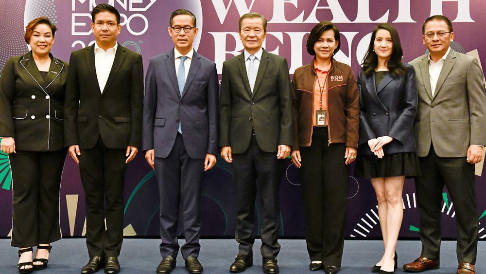 จองไว้ก่อน สันติ วิริยะรังสฤษฏ์ จัดงานจับสลากจองพื้นที่ใน “งานมหกรรมการเงิน ประจำปี 2563 MONEY EXPO 2020” เพื่อเลือกครอบคลุมพื้นที่ 6 ภูมิภาคทั่วประเทศ โดยมี ศิรินธร นาวีสุรพล, ณัฐพงศ์ กมลเวชช และ สุดจิตตรา คำดี มาร่วมงานด้วย ที่โรงแรมแมริออท วันก่อน.